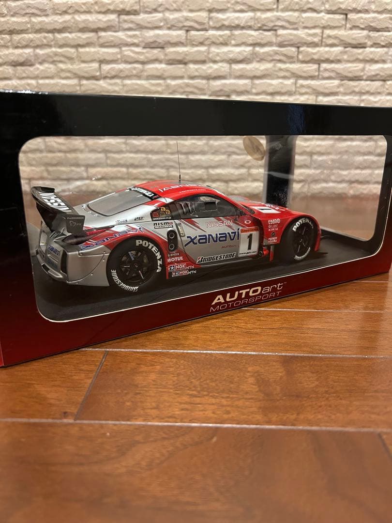 m*7様 AUTOart Nissan 350Z 1:18 スケール