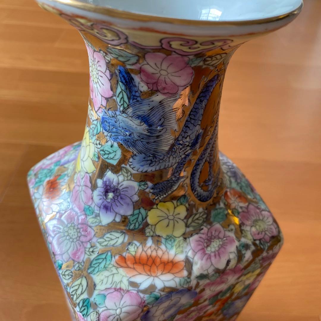 龍 模様の陶磁器花瓶