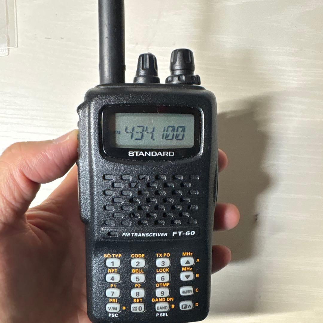 STANDARD FMトランシーバー FT-60