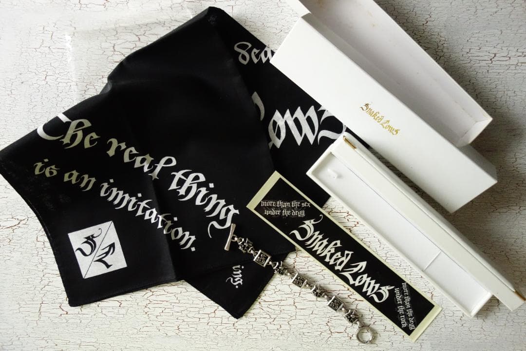 スネイキッドロウズ 初期ブレスレット バンダナとステッカー付