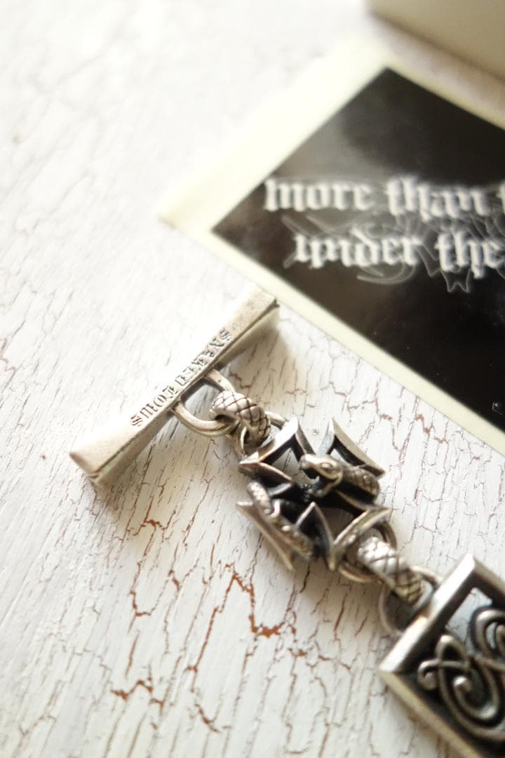 スネイキッドロウズ 初期ブレスレット バンダナとステッカー付