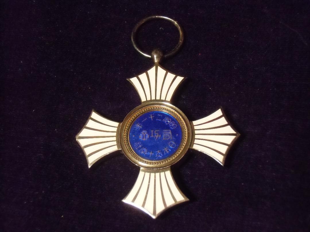 c*2様 ●日本の勲章/日本軍/徽章＊明治二十一年制定＊銀色有功章（実物）