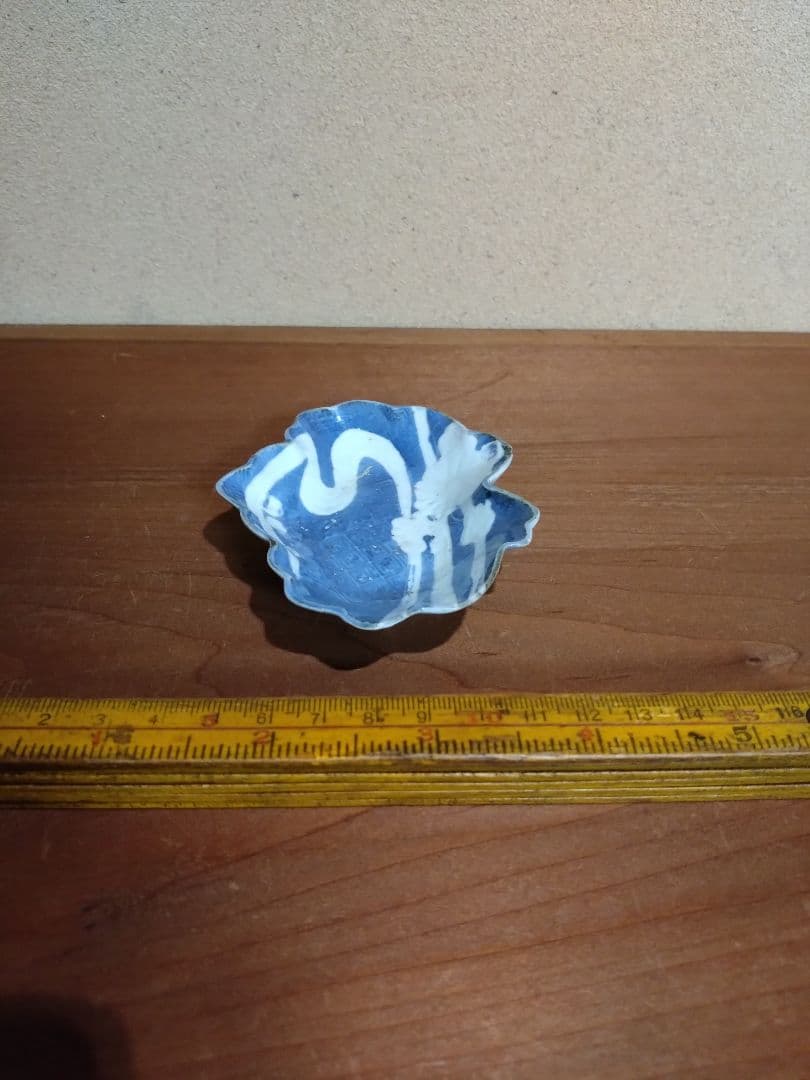 江戸前期 染付 菊流水紋 葉型小皿