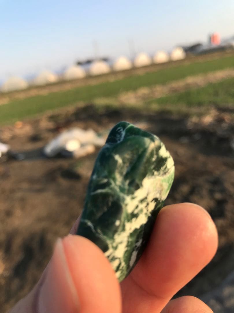 糸魚川翡翠　原石　ヒスイ