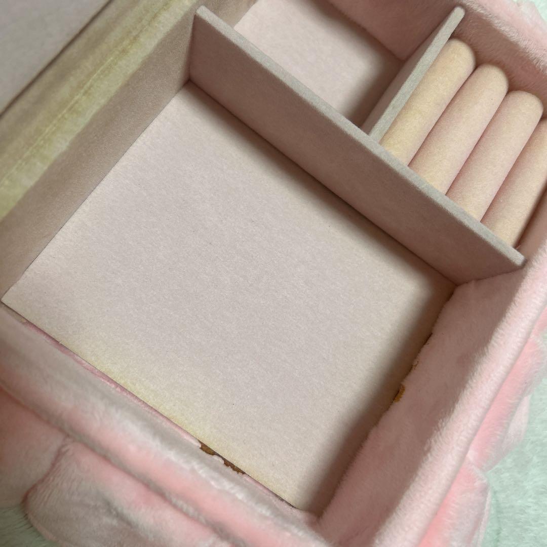 マイメロディ　マスコット付きソファ形アクセサリーケース