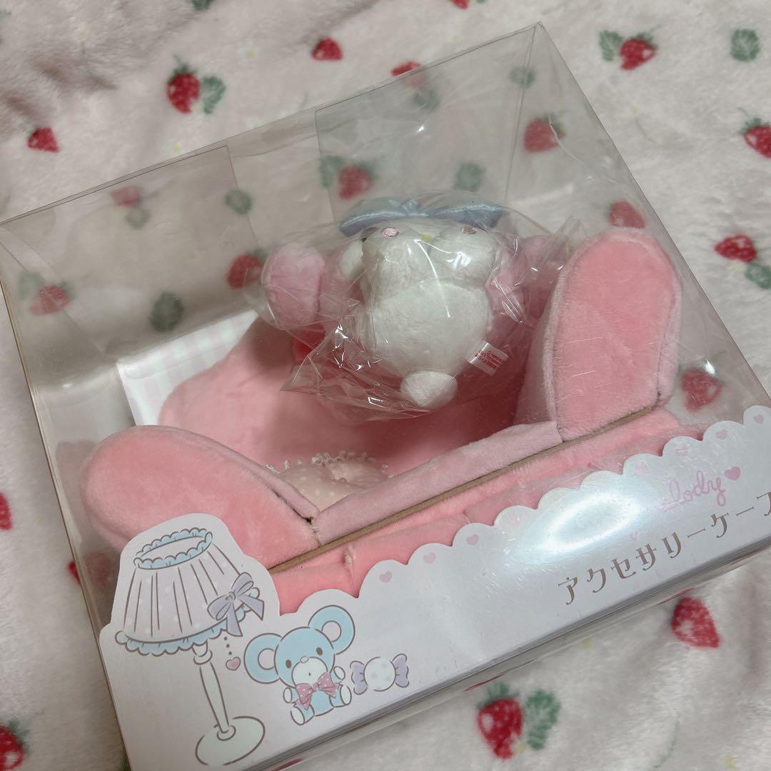 マイメロディ　マスコット付きソファ形アクセサリーケース