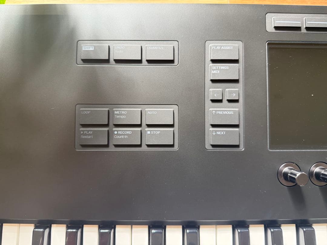 新品同様品　KONTROL S61 MIDIキーボード