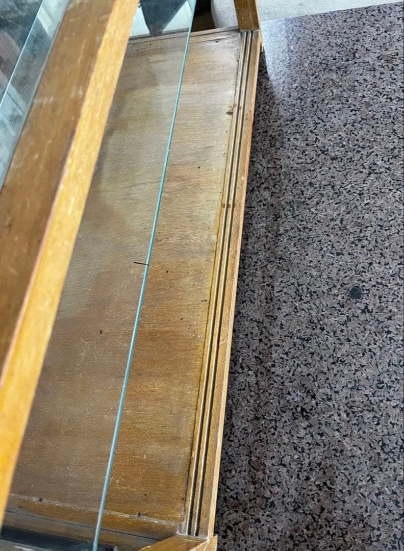 昭和40年代頃のアンティーク・対面型卓上四面ガラスショーケースです