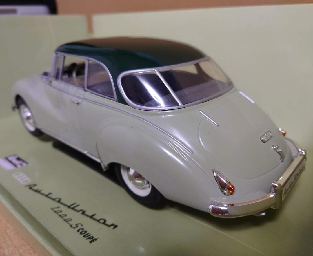 1/18 オートユニオン1000S Coupe グレー レベル製ミニカー中古
