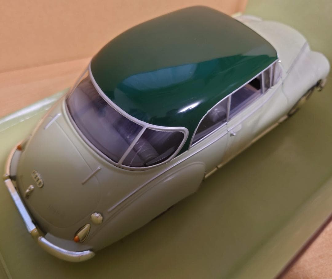 1/18 オートユニオン1000S Coupe グレー レベル製ミニカー中古