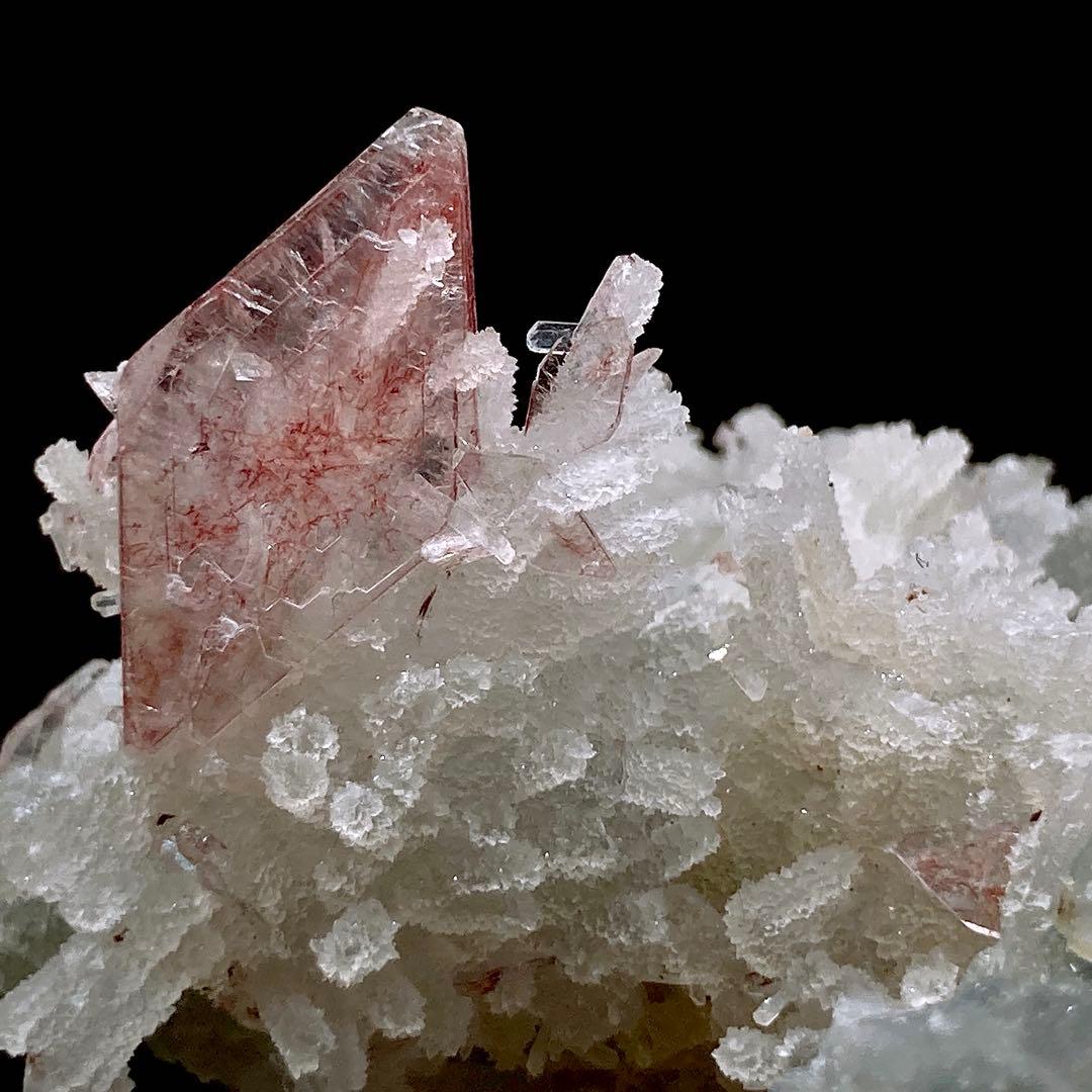 e*e様 レッドヒューランダイト&カルセドニー　原石　鉱物標本　天然石　245