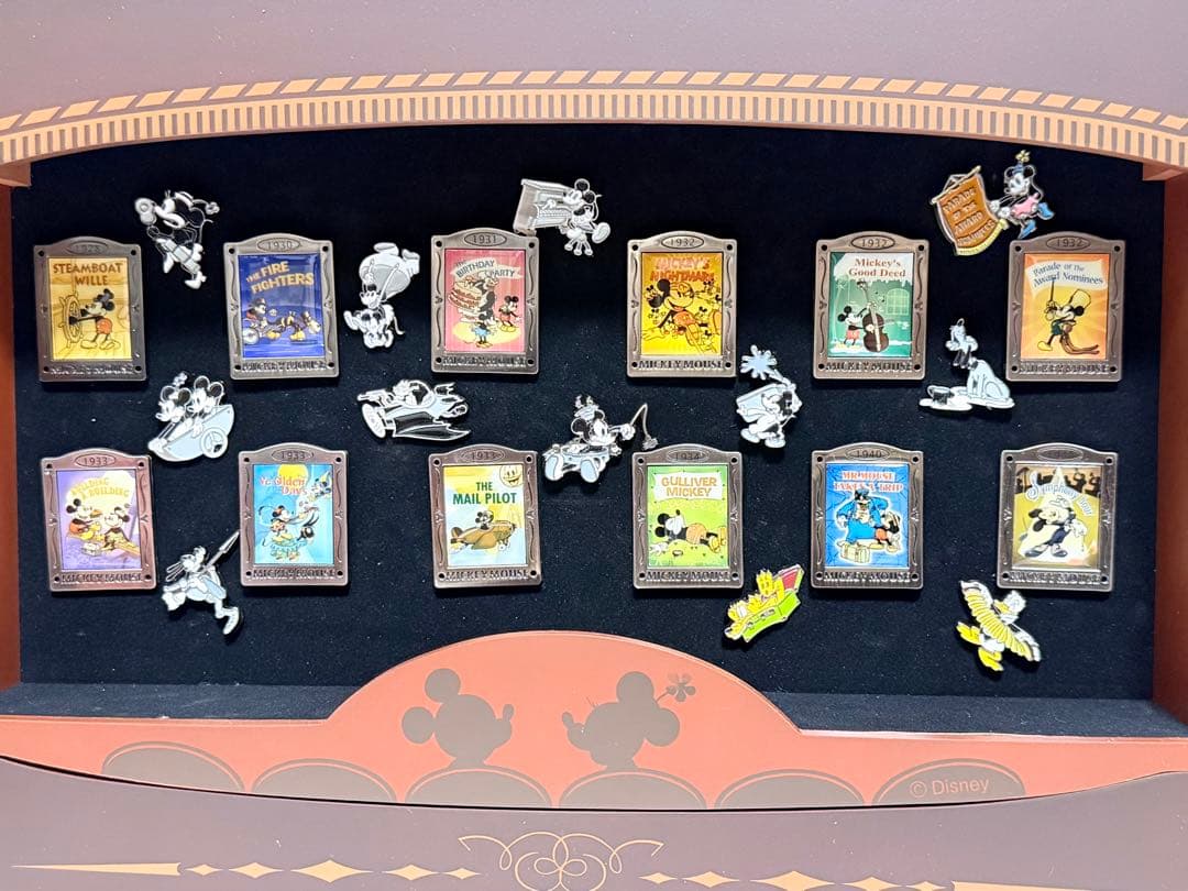 ⑨ディズニー映画額入りピンバッジ