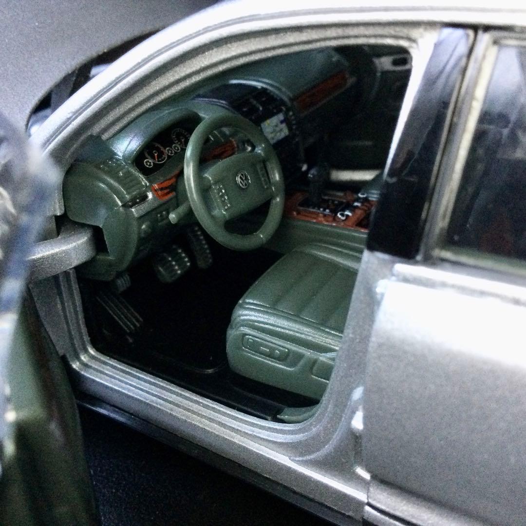 フォルクスワーゲン トゥアレグ 1/24 VOLKSWAGEN DESIGN