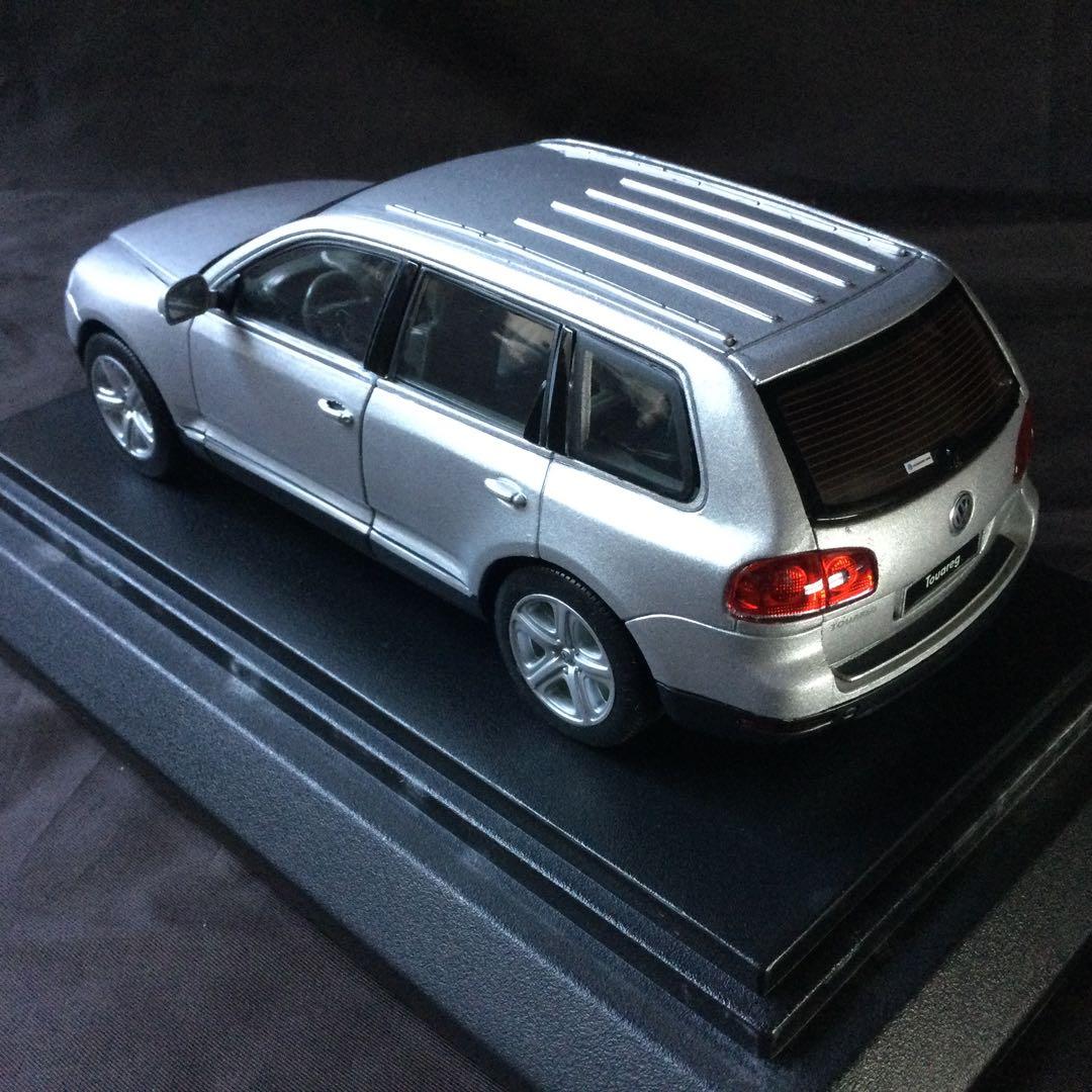 フォルクスワーゲン トゥアレグ 1/24 VOLKSWAGEN DESIGN