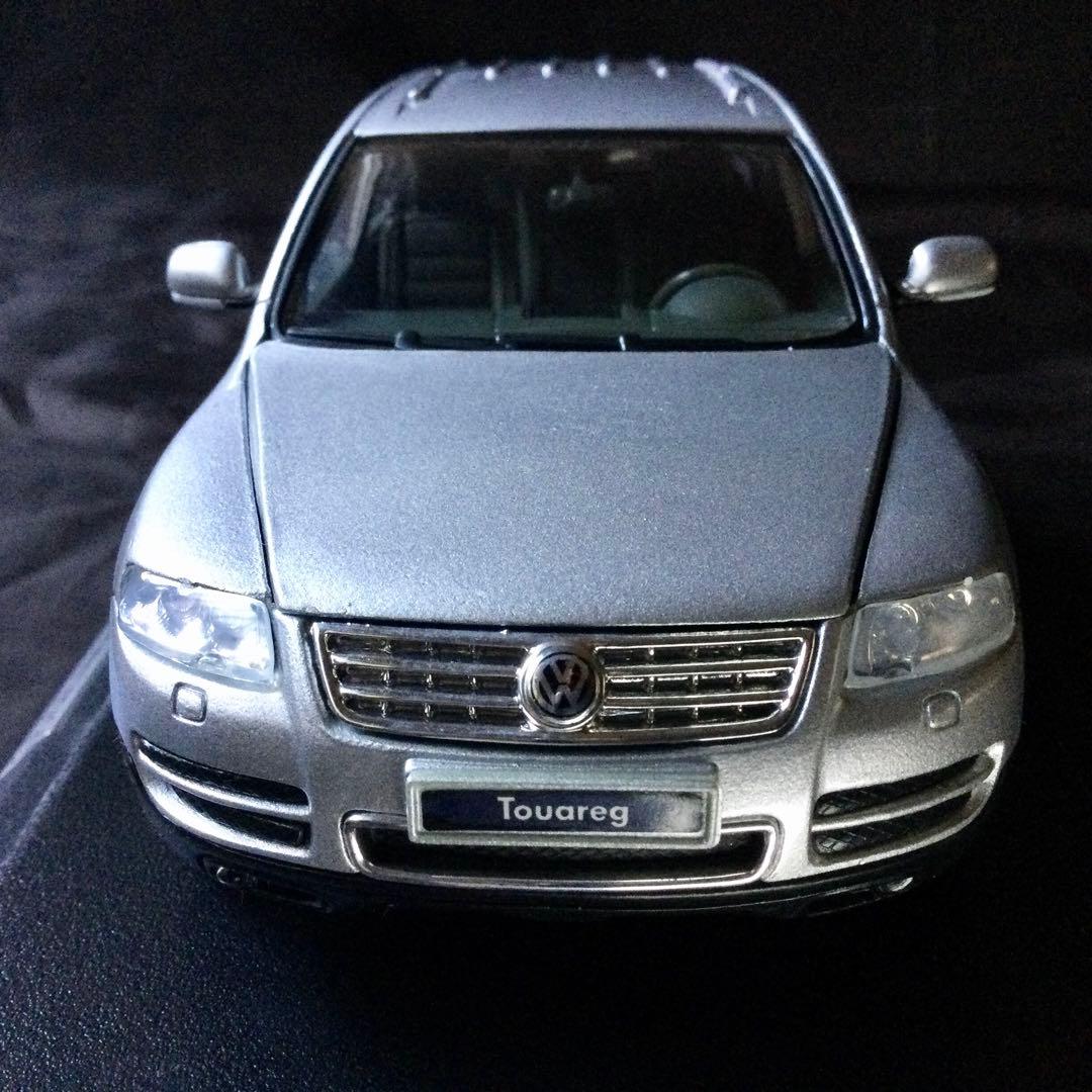 フォルクスワーゲン トゥアレグ 1/24 VOLKSWAGEN DESIGN