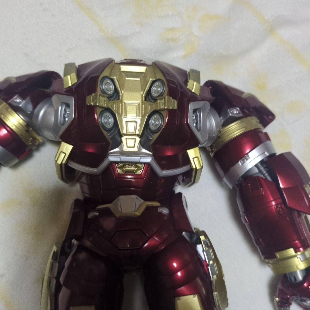 ハルクバスター　アイアンマン　フィギュア