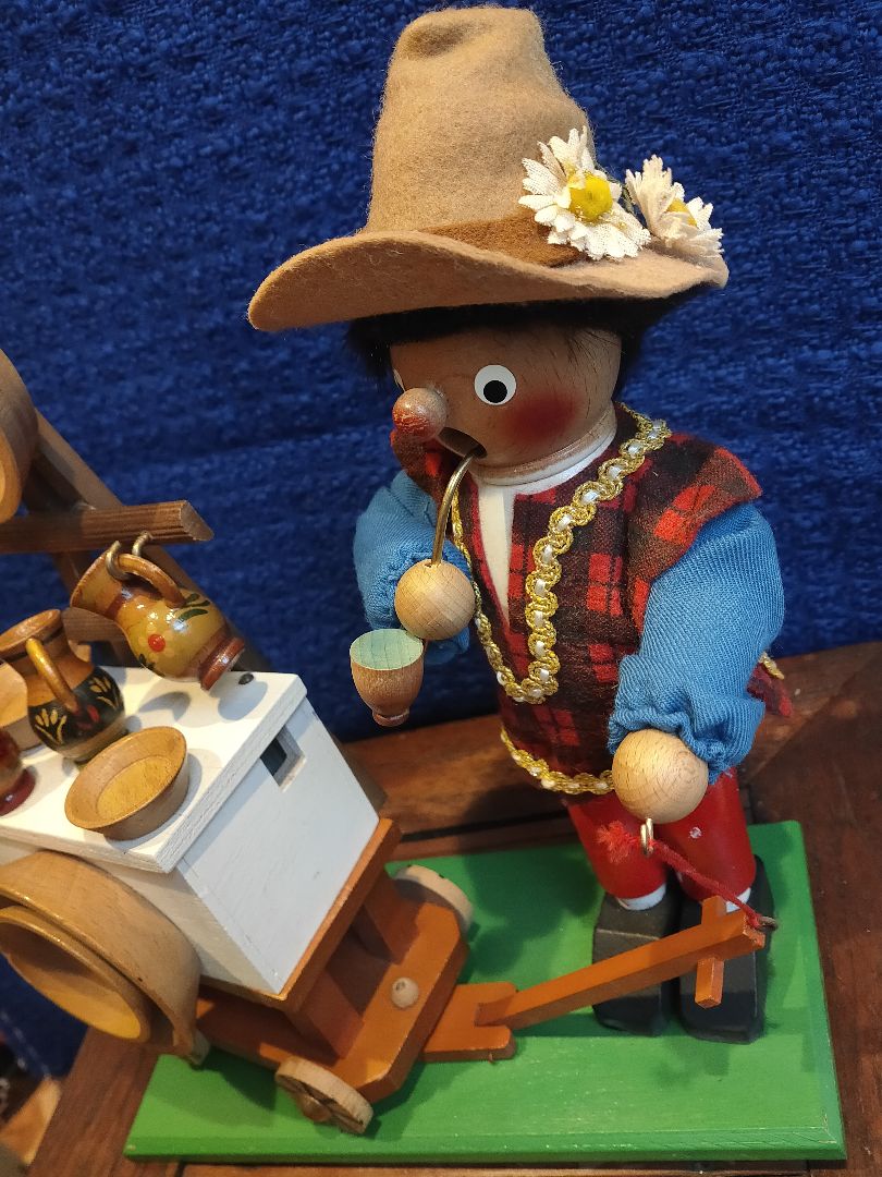 ヴィンテージ　旧西独製　シュタインバッハ　木製　煙出し人形　オルゴール付き