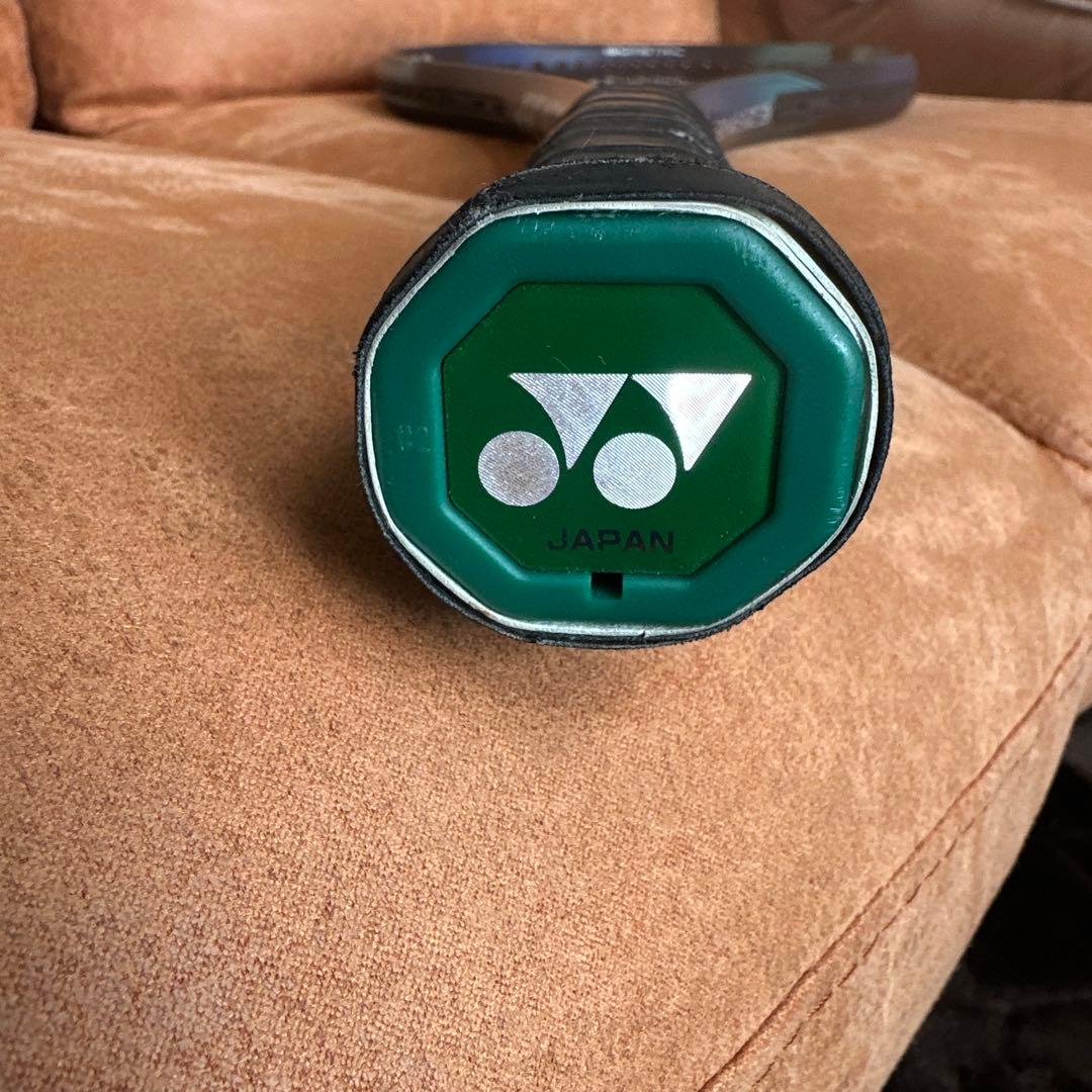 美品　YONEX EZONE 100L 2022 テニスラケット