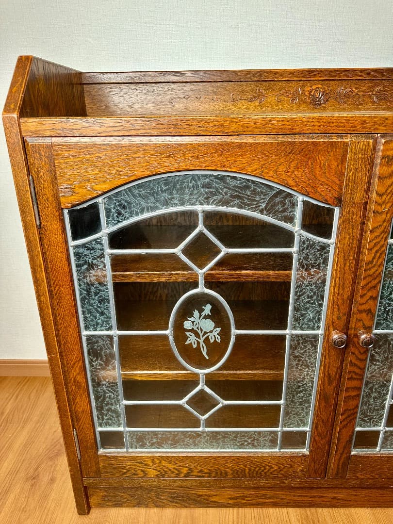 三越ブルージュ ガラスキャビネット ステンドグラス