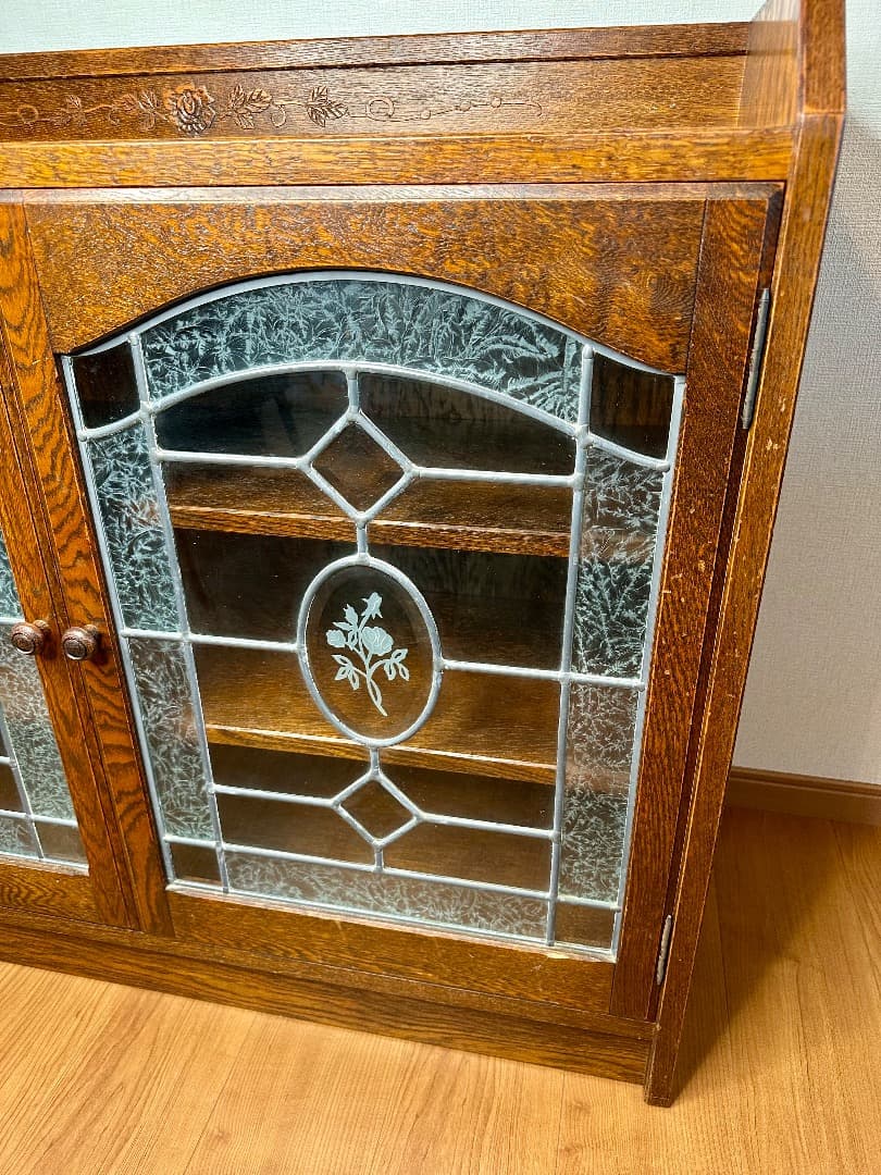 三越ブルージュ ガラスキャビネット ステンドグラス