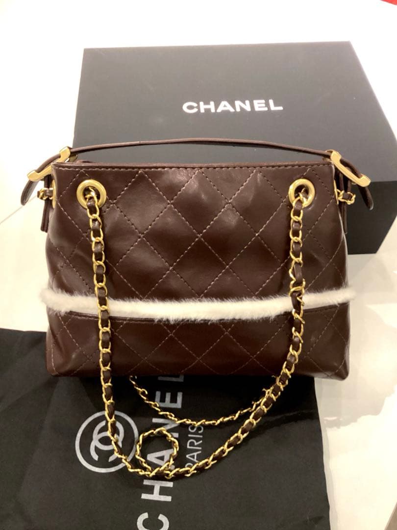 シャネル　ファーラインキルティングショルダーバッグ　ブラウン　ノベルティ