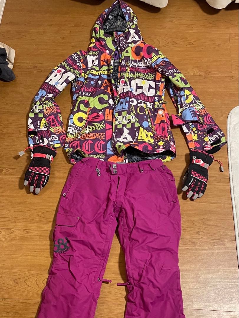 スキー・スノボーウェア上下手袋セット女性用　Lサイズ