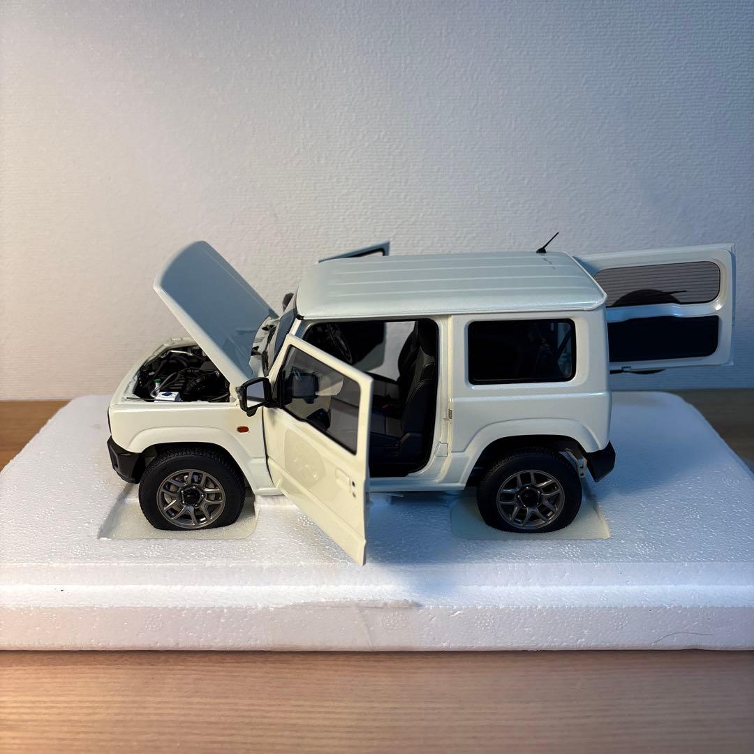 オートアート　スズキ　ジムニー　JB64 ホワイト　1/18 ミニカー