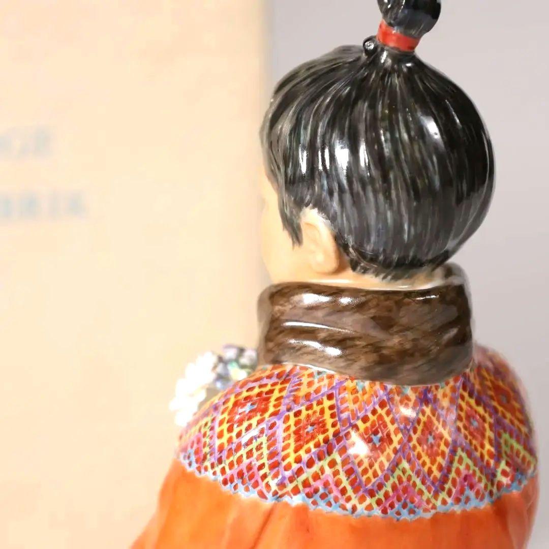 ロイヤルコペンハーゲン民族衣装フィギュリン グリーンランドの少女No.12415