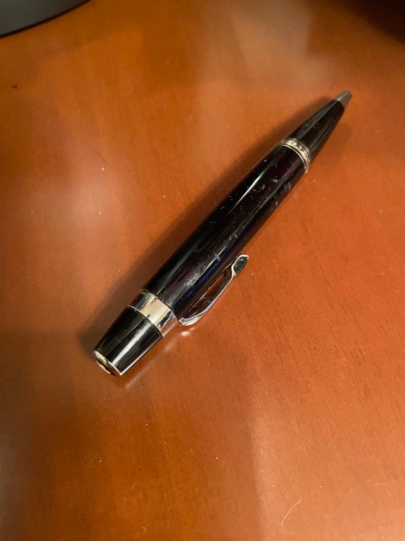 モンブラン高級黒限定小型ボールペン 黒ダイヤ？付き