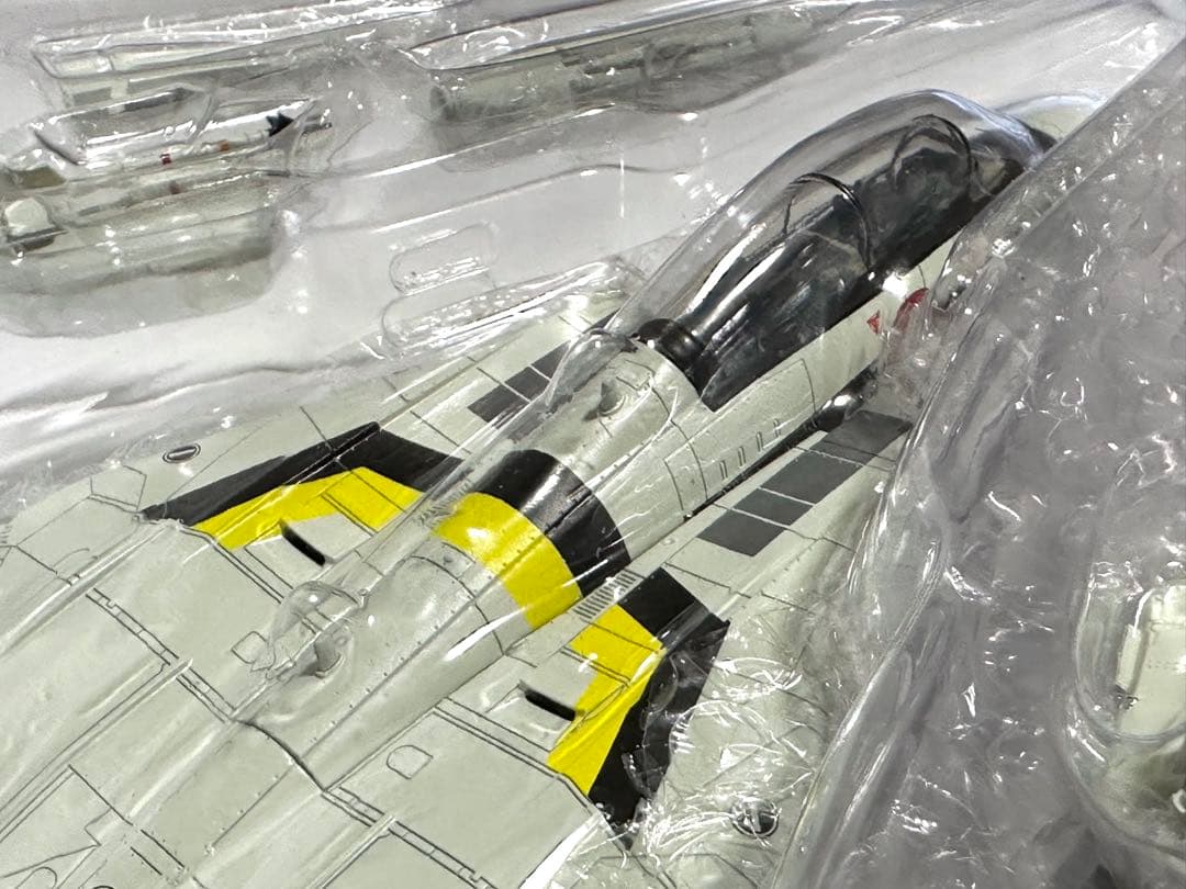 Calibre Wings 1/72 ROBOTECH F-14 限定版