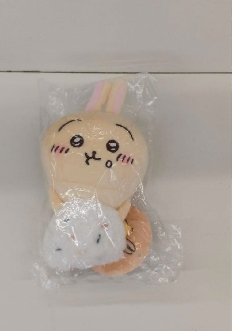 ちいかわ　デスクトップから見守るひっかけぬいぐるみ　おにぎりうさぎ