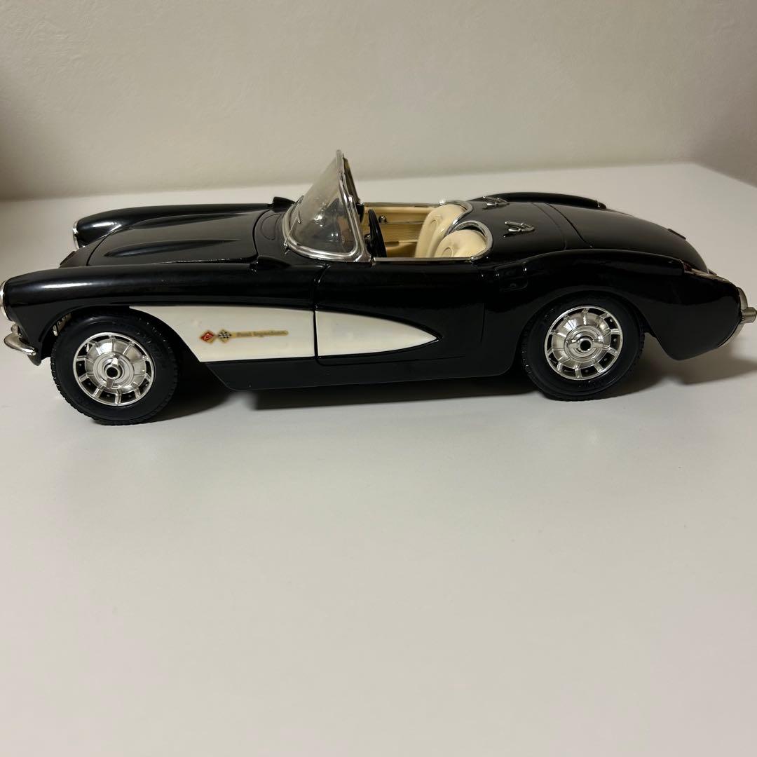 シボレー　コルベット　1/18 1957年式　フィギュア