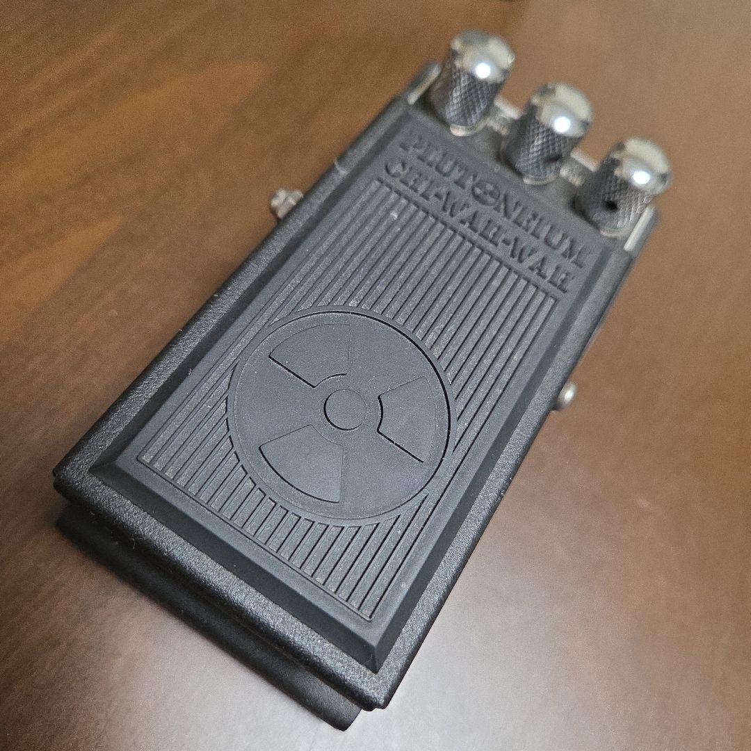 PLUTONIUM CHI-WAH-WAH エフェクター