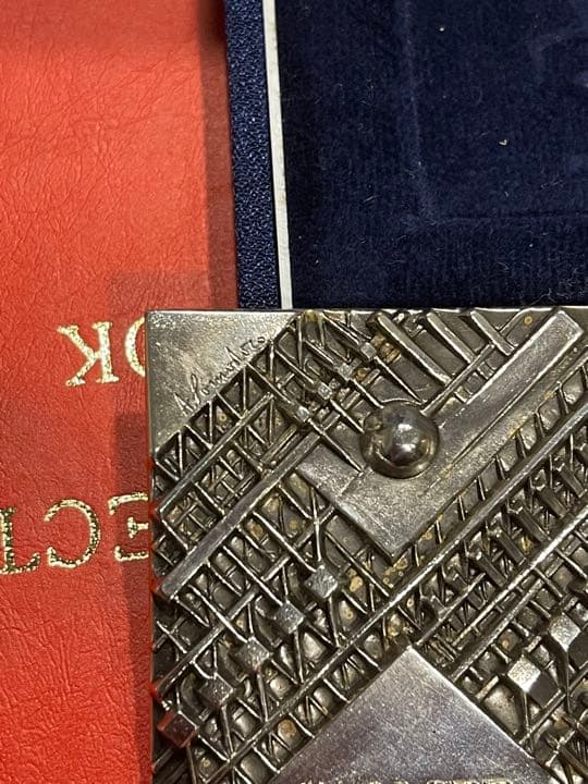 アルナルド・ポモドーロ イタリアの彫刻アーティストメダルサイン入りアート