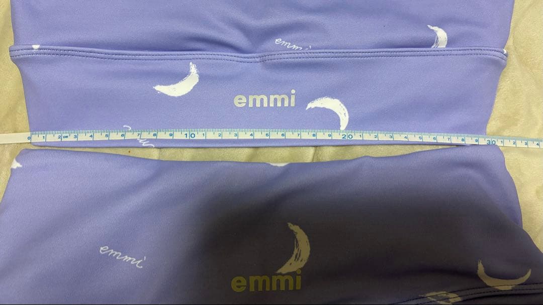 新品同　emmi yogaエミヨガ　ヨガウェア　ラベンダー×月柄　ペイントタッチ