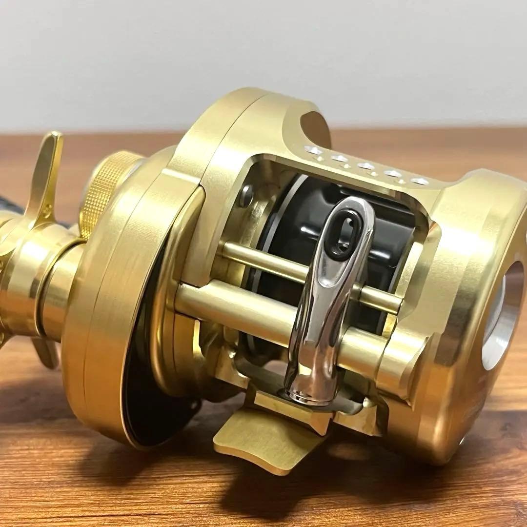 【美品】SHIMANO 14カルカッタ コンクエスト 100 ノーマルギア 右