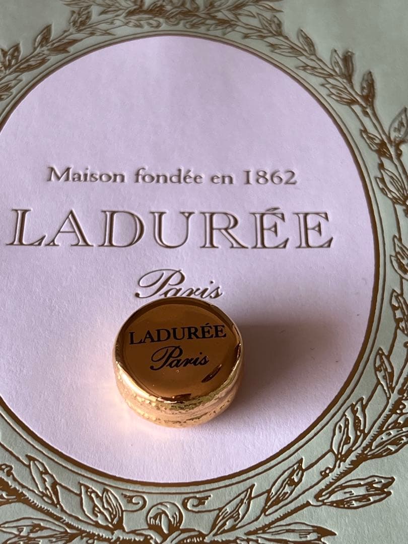 ラデュレとピエールエルメのフェーヴと王冠feve2026オマケ付