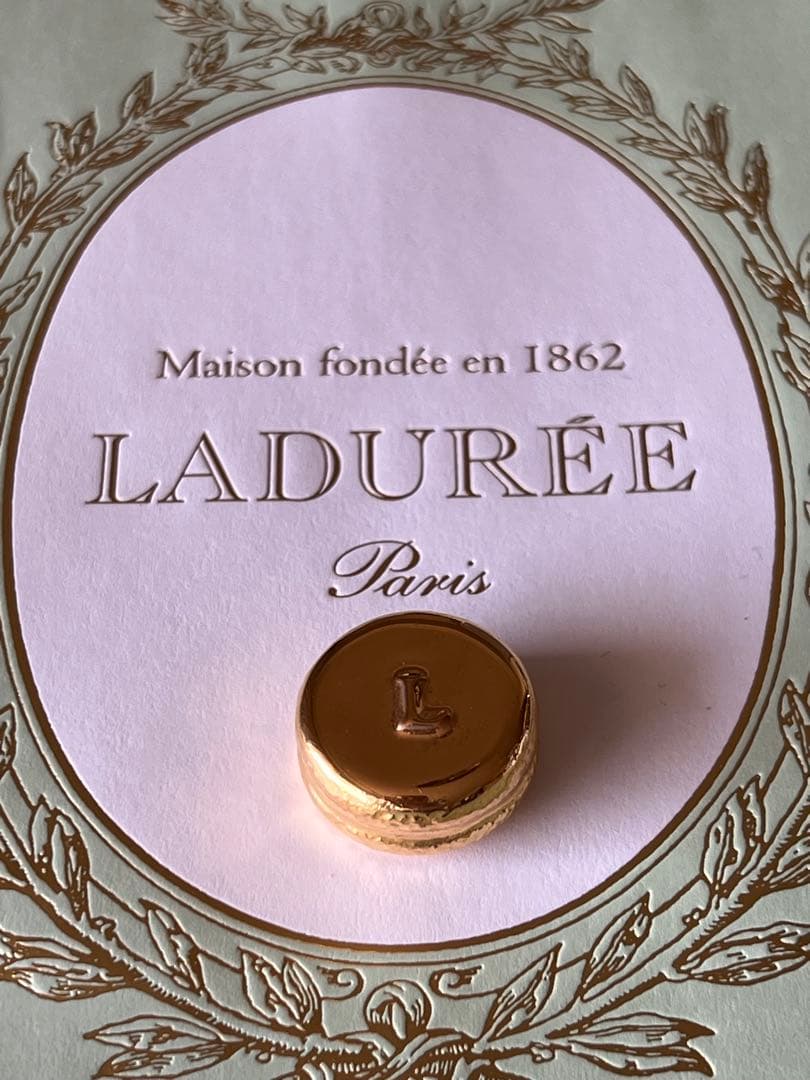 ラデュレとピエールエルメのフェーヴと王冠feve2026オマケ付