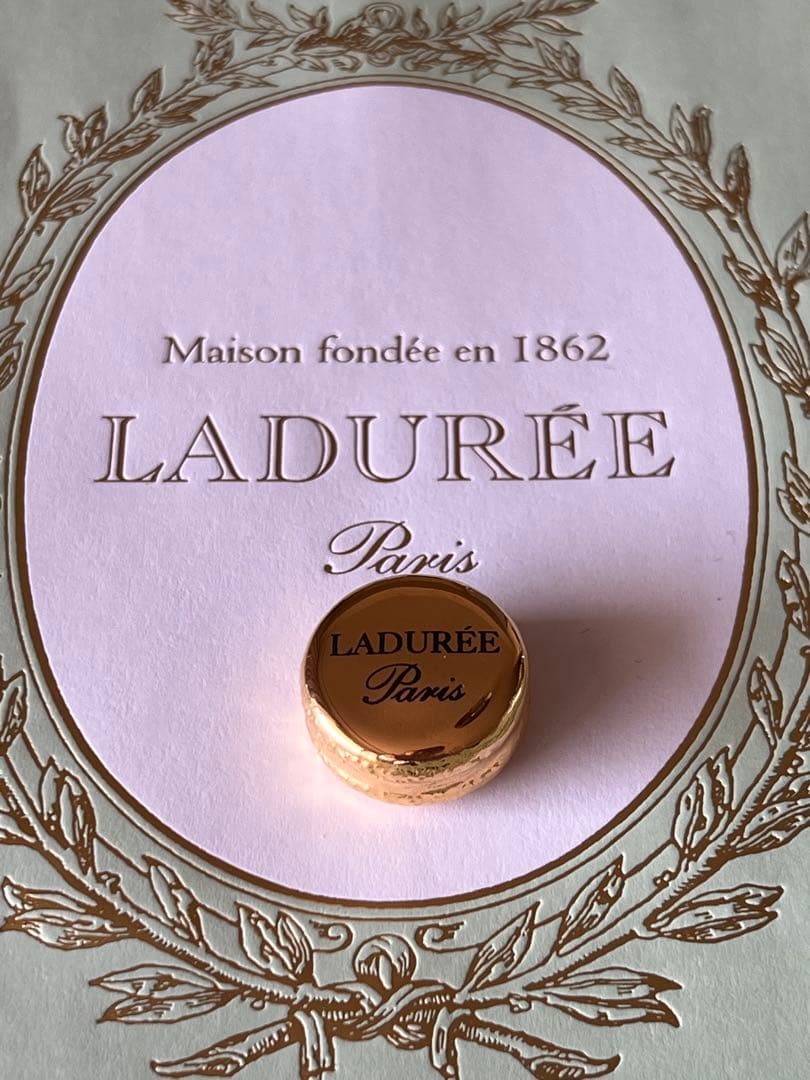 ラデュレとピエールエルメのフェーヴと王冠feve2026オマケ付