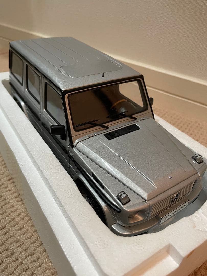 ミニカー AUTOart Mercedes Benz G-Wagon 1:18