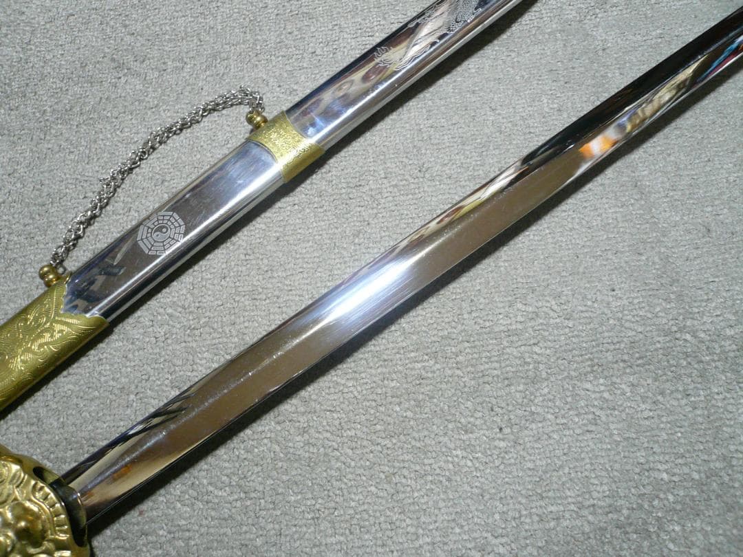 中国剣 レプリカ 模造刀 金属鞘 糸巻柄 真鍮 龍彫り 太極剣