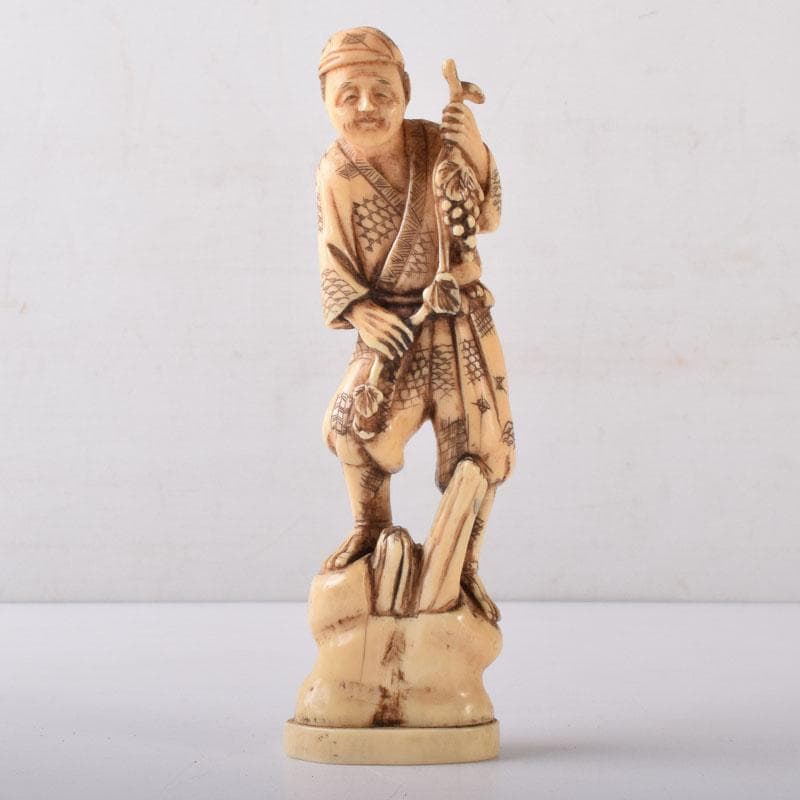 獣骨彫刻　セイウチ牙　翁像　人物像　在銘　置物　時代箱　M　7448