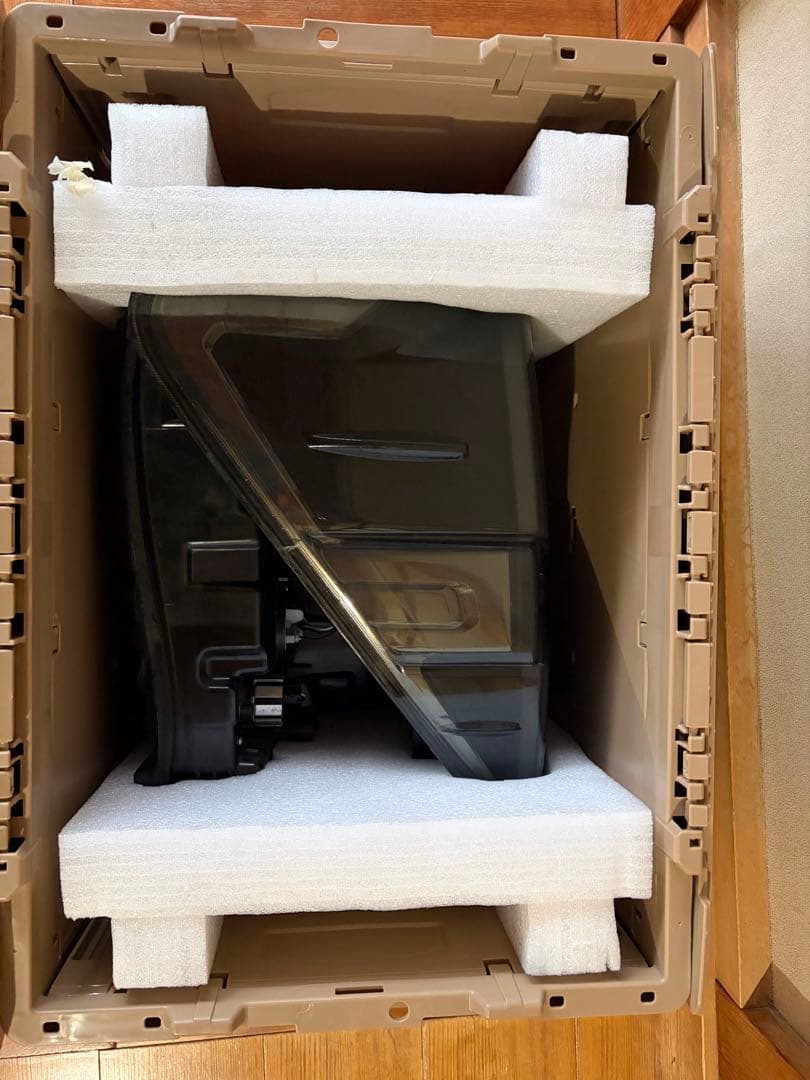 トヨタ ハイラックス 黒色 スモークテールランプ