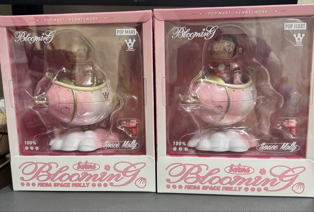 ポップマート MEGA SPACE MOLLY 100% Blooming 2個