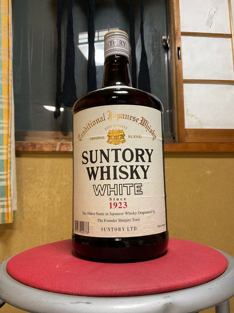 SUNTORY・WHISKY・WHITE。since 1923 1920ml。