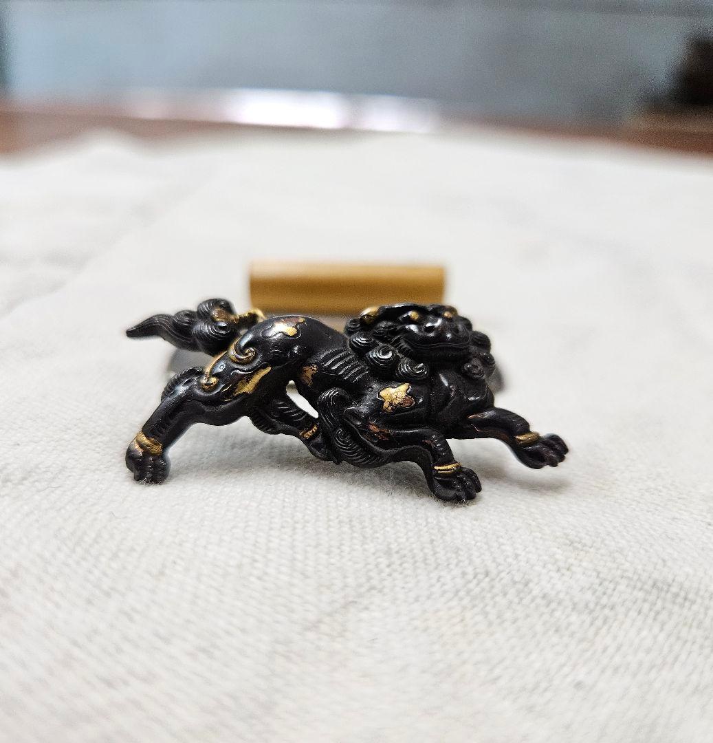 日本のアンティーク 金象嵌 目貫 刀装具 唐獅子 三嶋 在銘 純 製