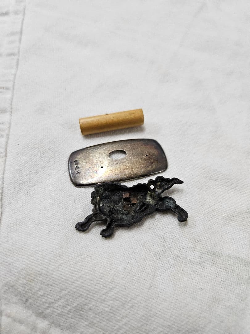 日本のアンティーク 金象嵌 目貫 刀装具 唐獅子 三嶋 在銘 純 製