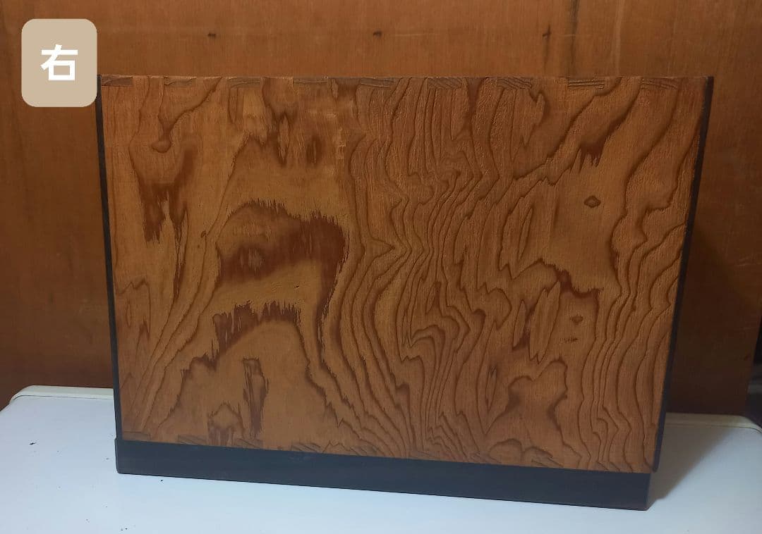 屋久杉と黒檀で作られた※メジロ用箱