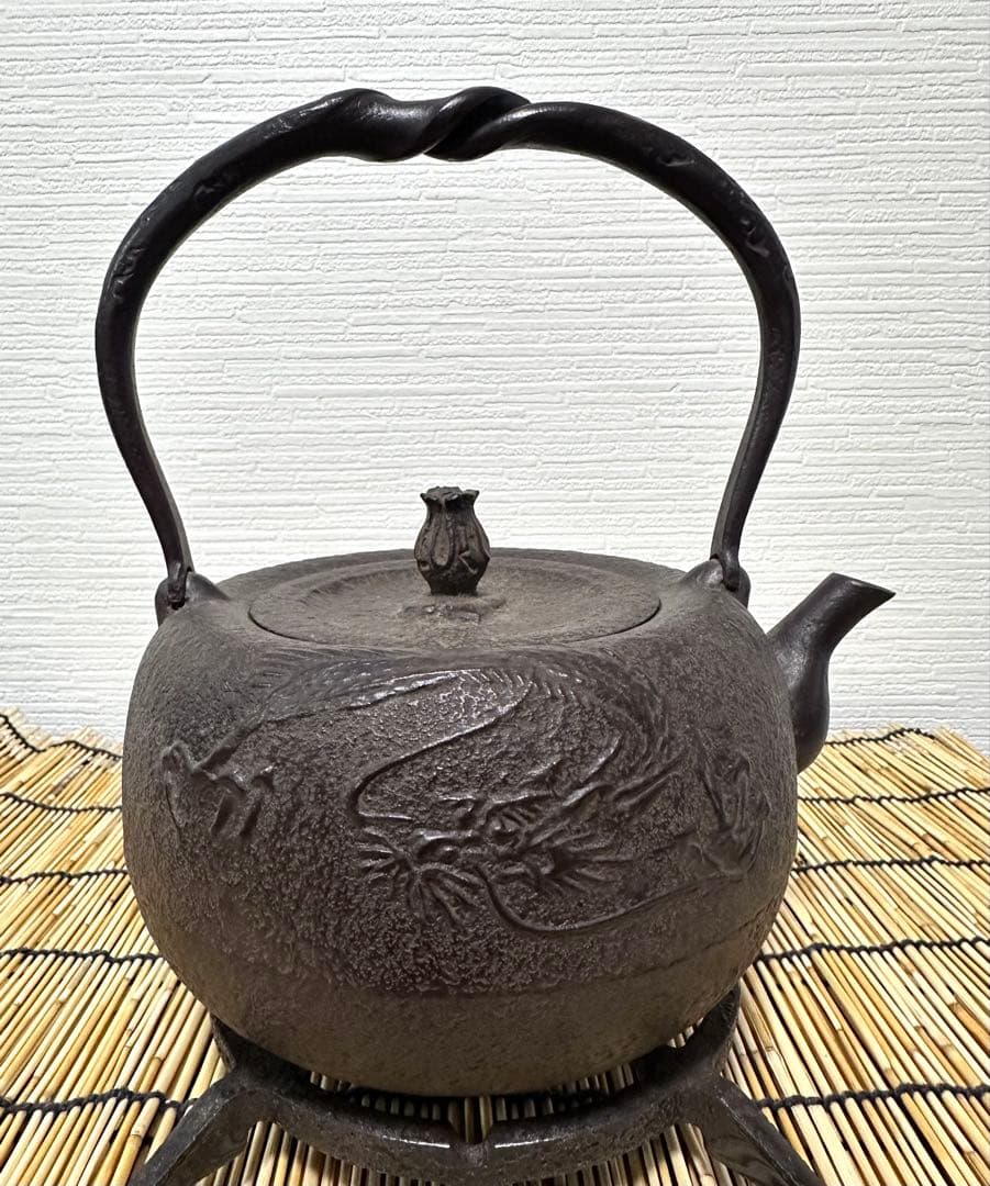 新品、付属品付　南部金狐堂　捻鉉姥口１５型龍文様　南部鉄瓶　南部鉄器　鉄瓶