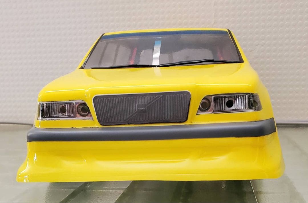 値下げ！ラジコン1/10ボディ　ボルボ850 エステート　黄色　新品　塗装済み。
